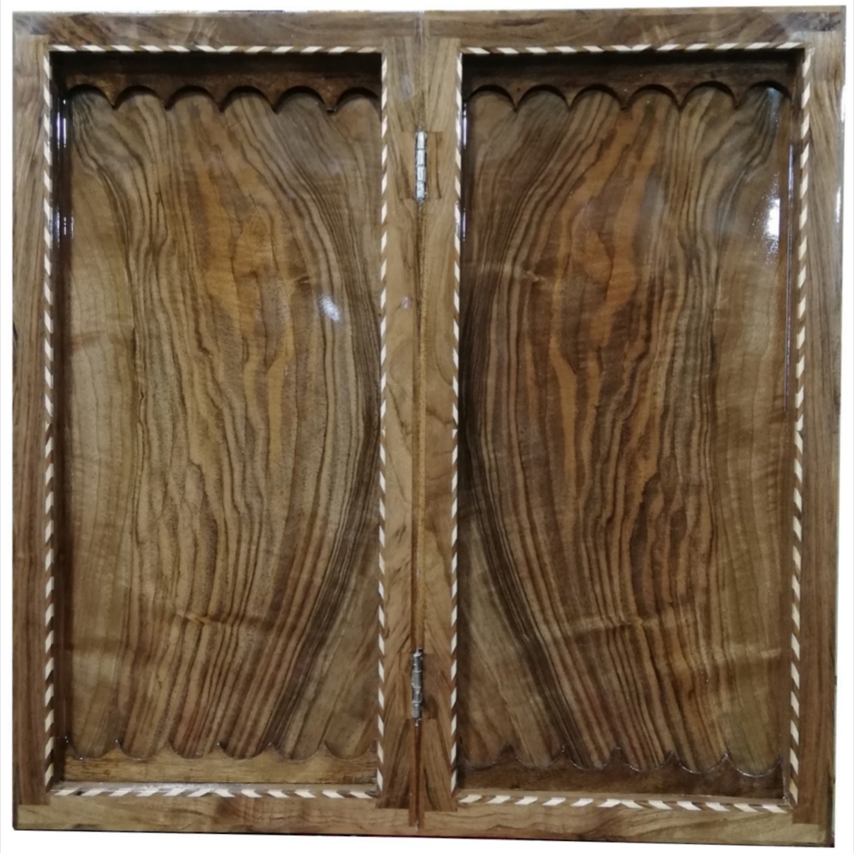 IMG_۲۰۲۱۱۲۲۸_۲۳۰۸۰۲ تخته نرد ریشه گردو سنندج لبه تخت