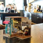 پازل 3 بعدی مینیاتوری روبوتایم مدل کافه سایمون Simon's Coffee Shop